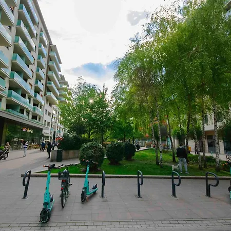 Grand Corvin Flat In Apartamento