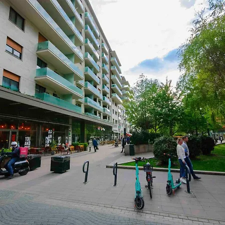 Grand Corvin Flat In *