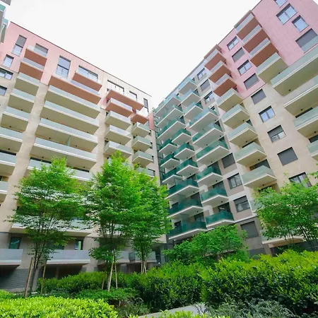 Grand Corvin Flat In アパート